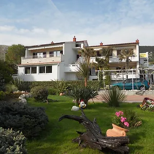 Mihalic I Apartment Baška