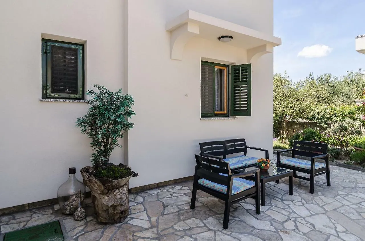 Rose Apartment Zadar 0*,